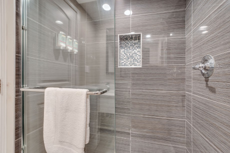 SATHER HOTEL - Bathroom